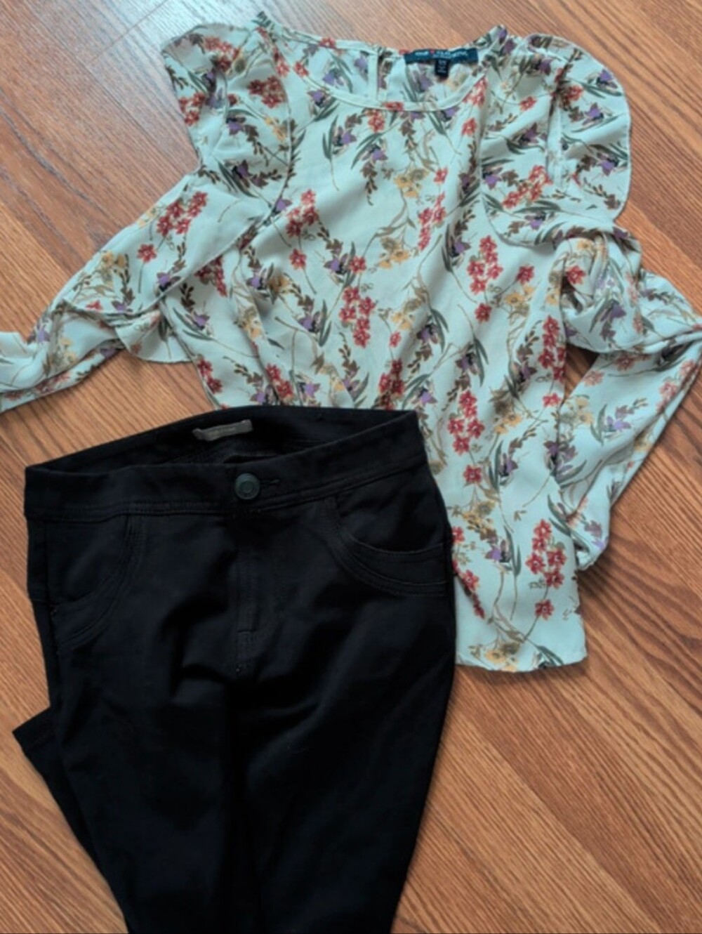 One Clothing Floral Ruffle Blouse And Maurices Black Pant